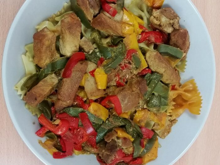 Pork slices, peppers and pastas