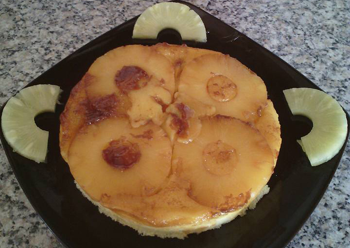 Light cake with pineapple