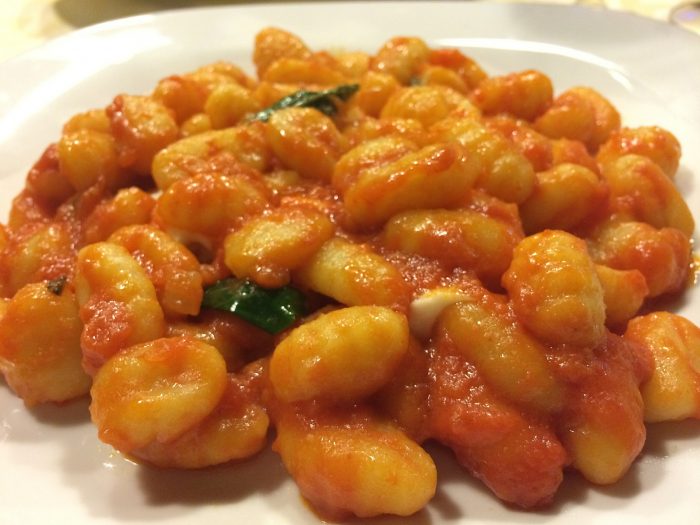 Gnocchi with seasoned tomato