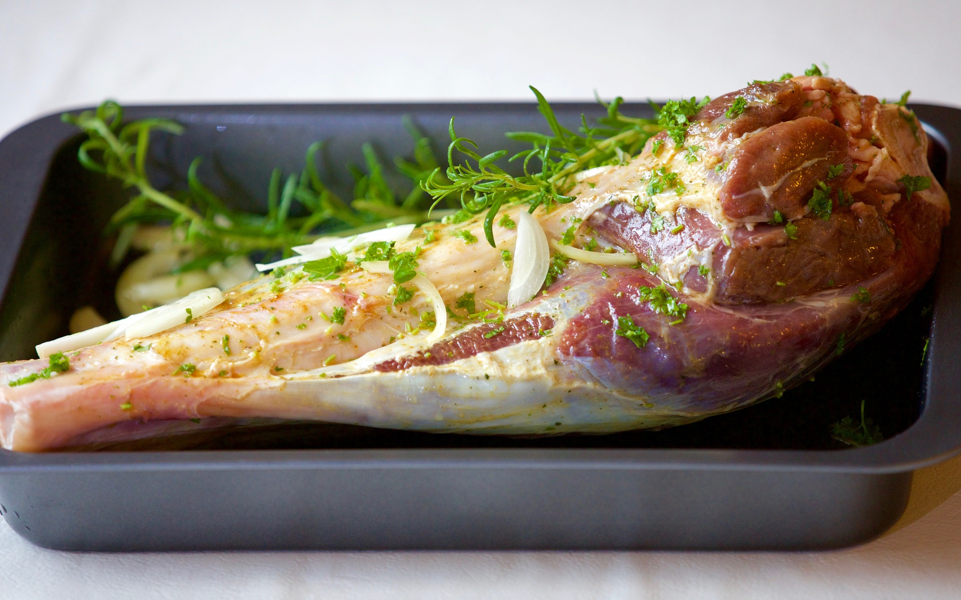 Leg of lamb, garlic and thyme