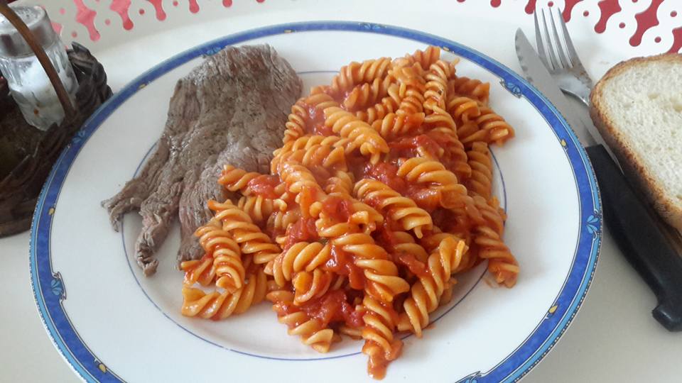 Pasta with tomato sauce in a Nath Van's style