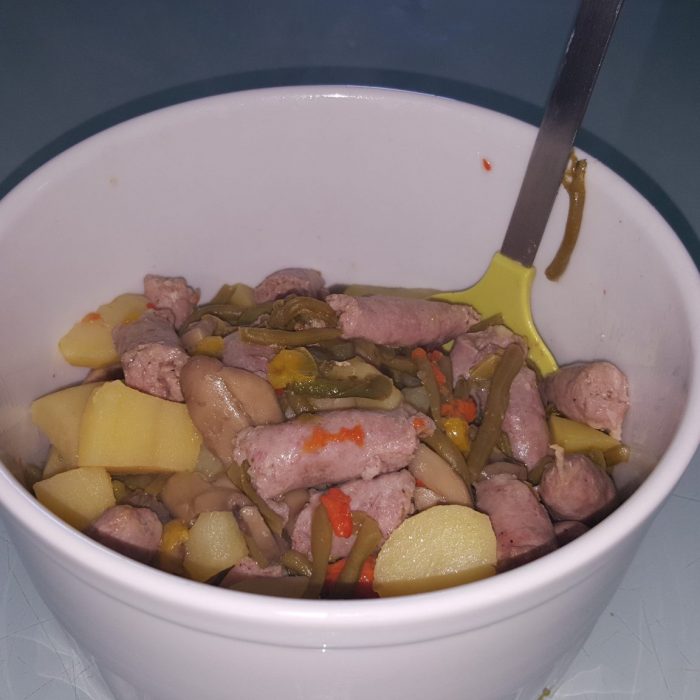 One pot potatoes and chipolatas