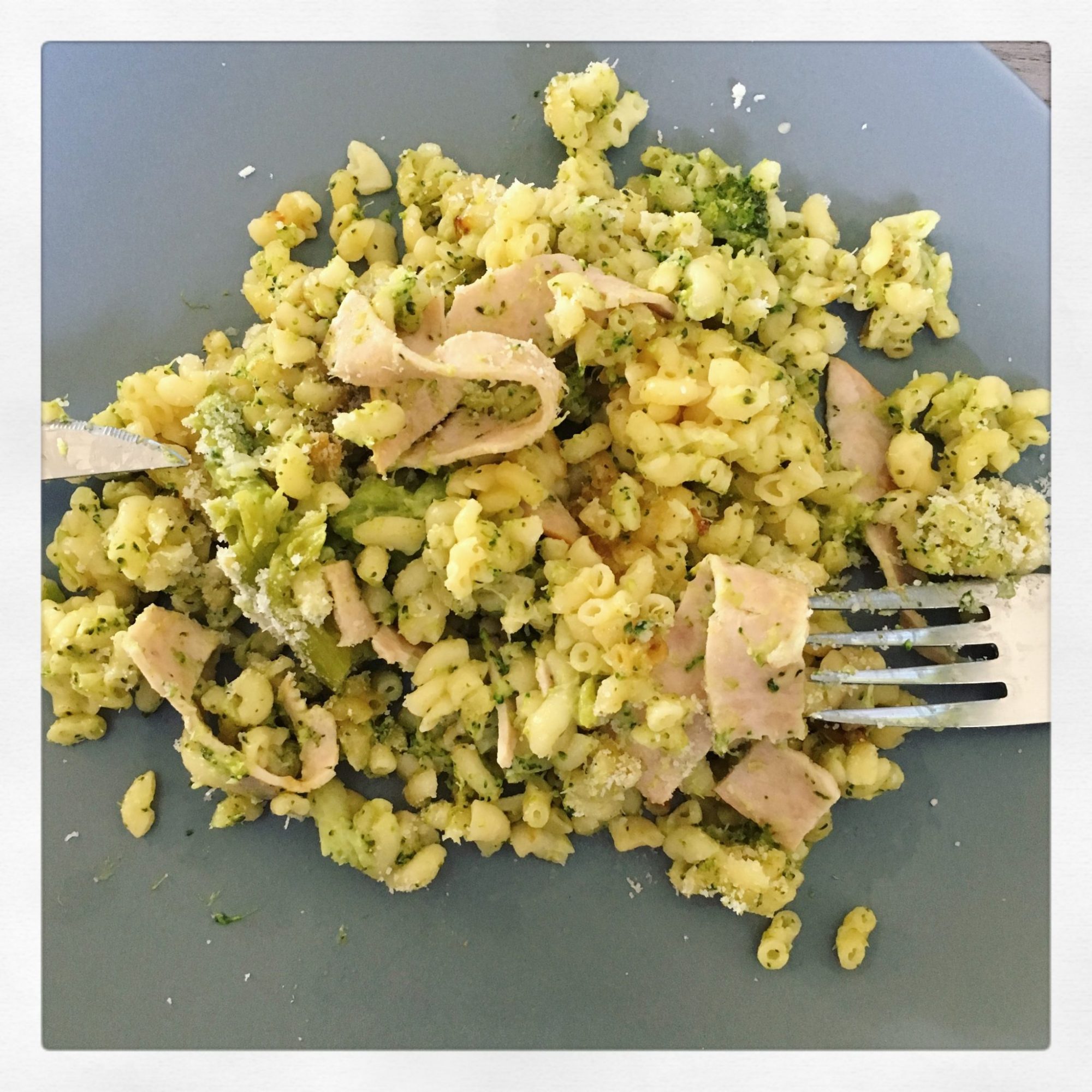 One pot pasta with broccoli and ham