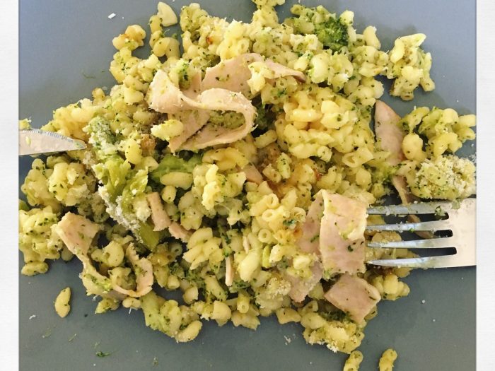 One pot pasta with broccoli and ham