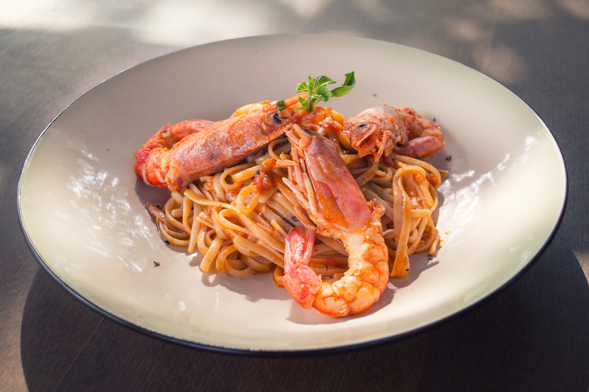 Linguine and shrimps