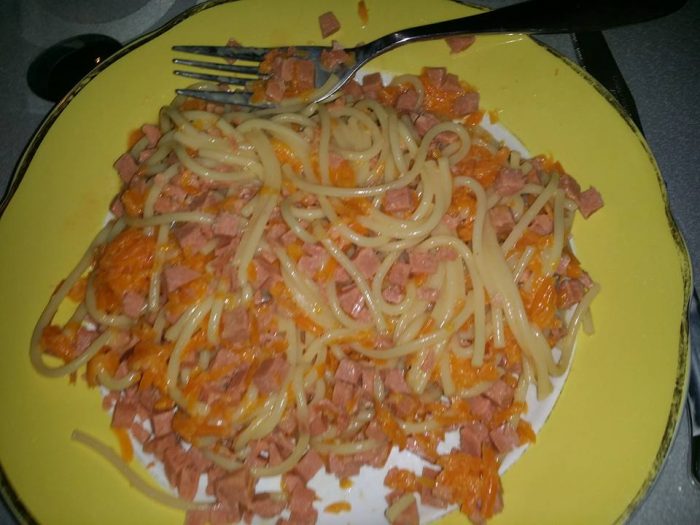 Pasta with carrots and Laura's vegetarian ham