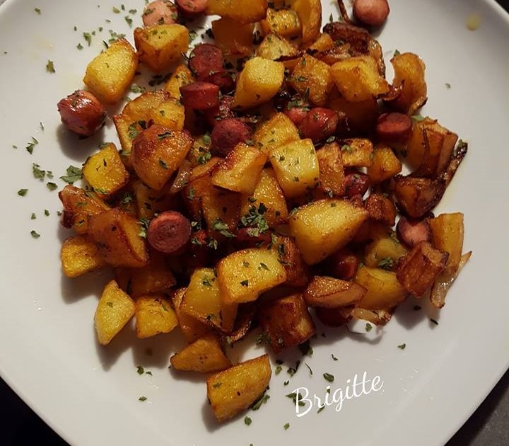 Fried potatoes with Strasbourg sausages and onions from Bibi kitchen