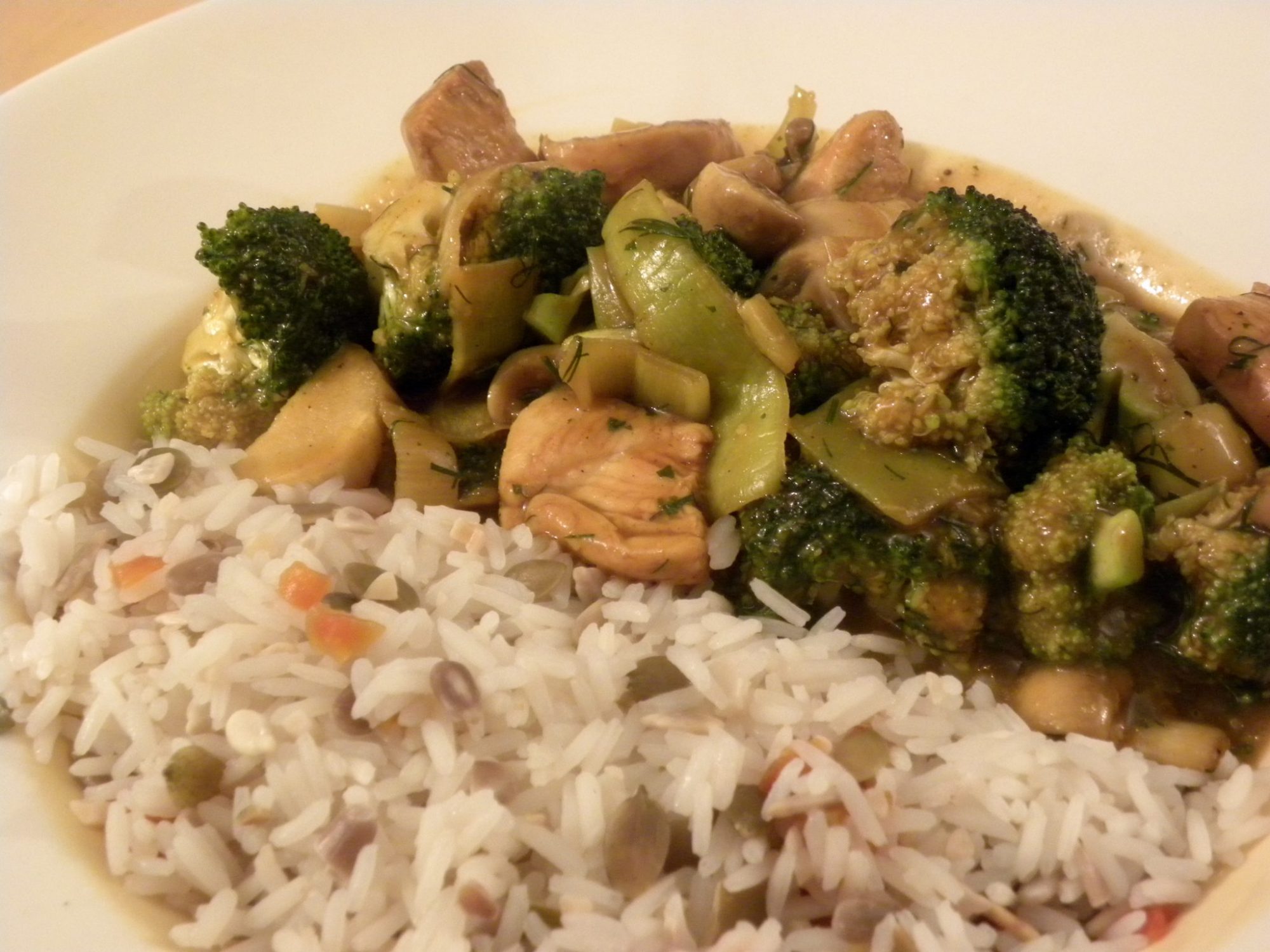 Chicken with broccoli and peanuts