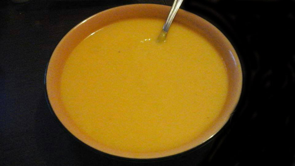 Pumpkin smooth soup with curry