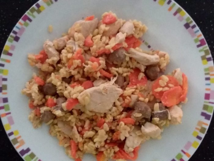 Fried turkey with carrots and wheat