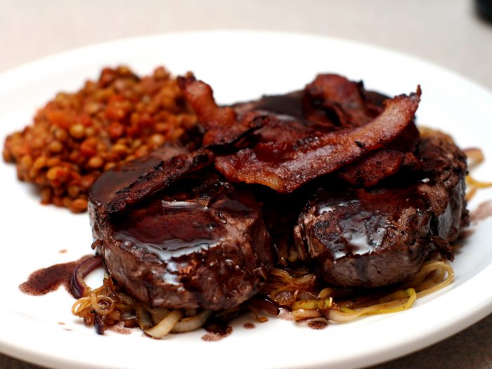 Fried deer with red wine