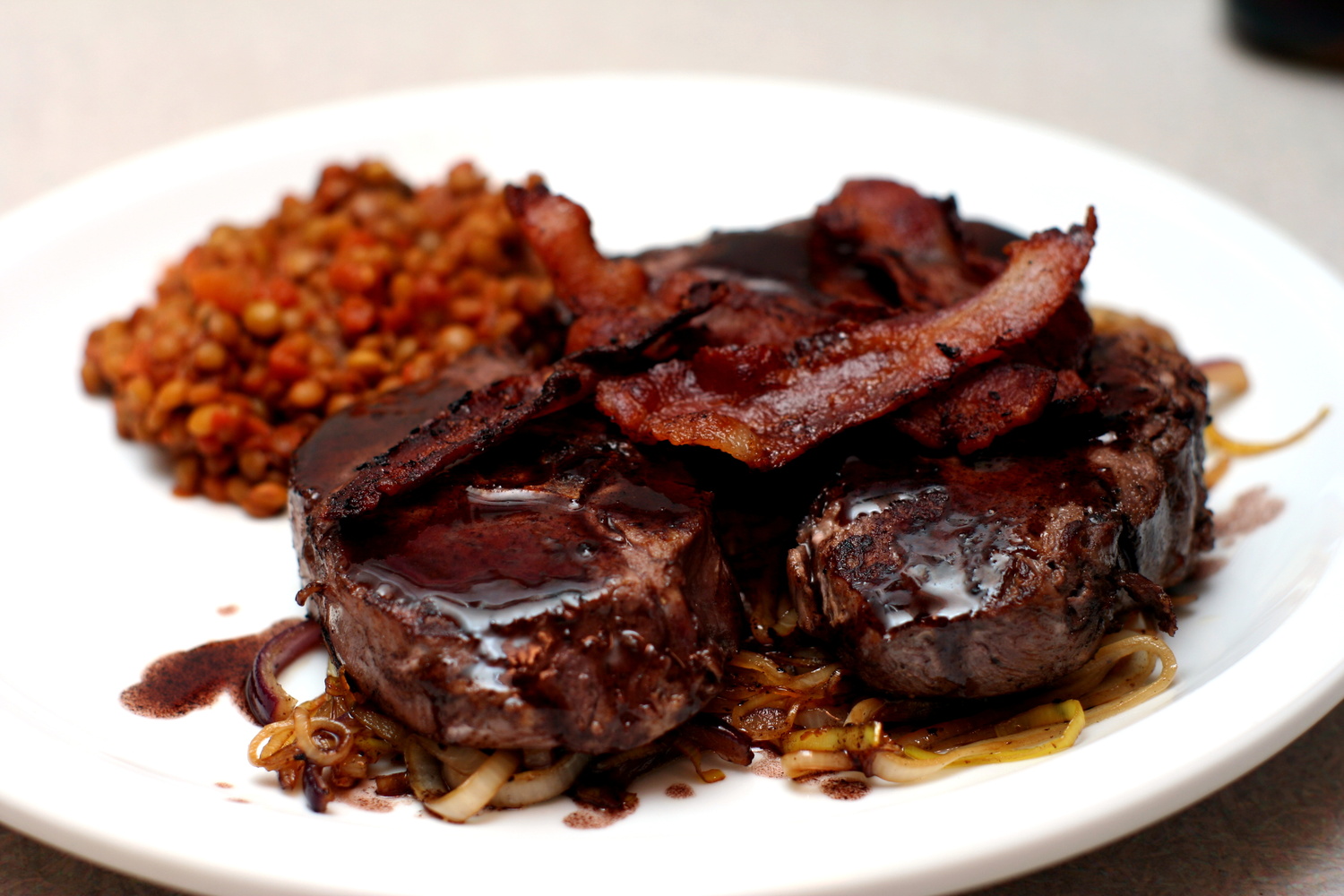 Fried deer with red wine