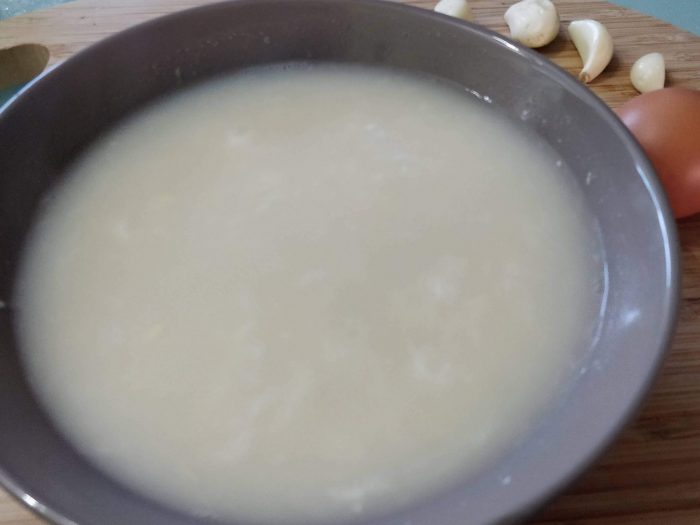 French blanched garlic soup