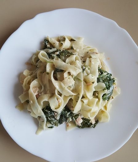 Tagliatelle with salmon and spinach