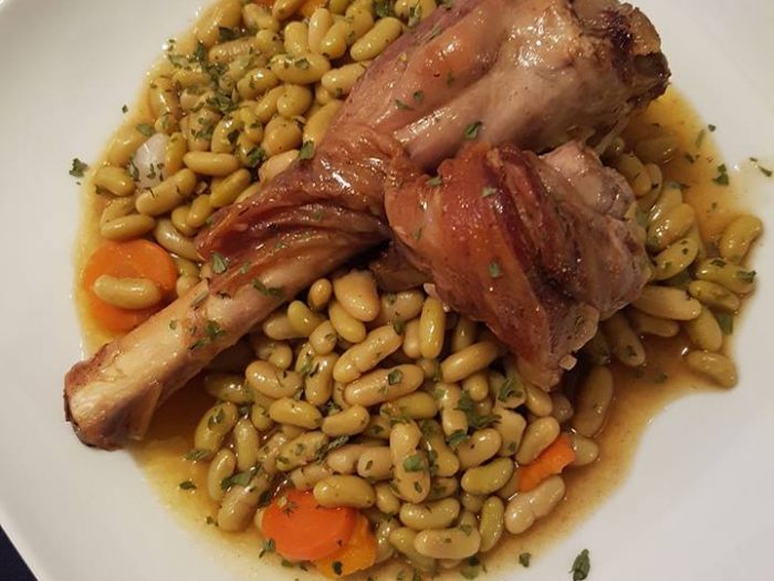 Lamb shank with honey, balsamic vinegar and white beans