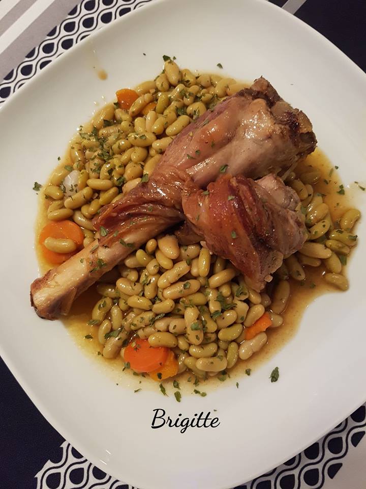 Lamb shank with honey, balsamic vinegar and white beans